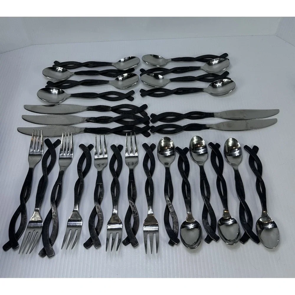 27 Retroneu SPAGHETTI 3 Dinner 5 Salad 8 Tablespoons 6 Teaspoons 5 Knives Flat